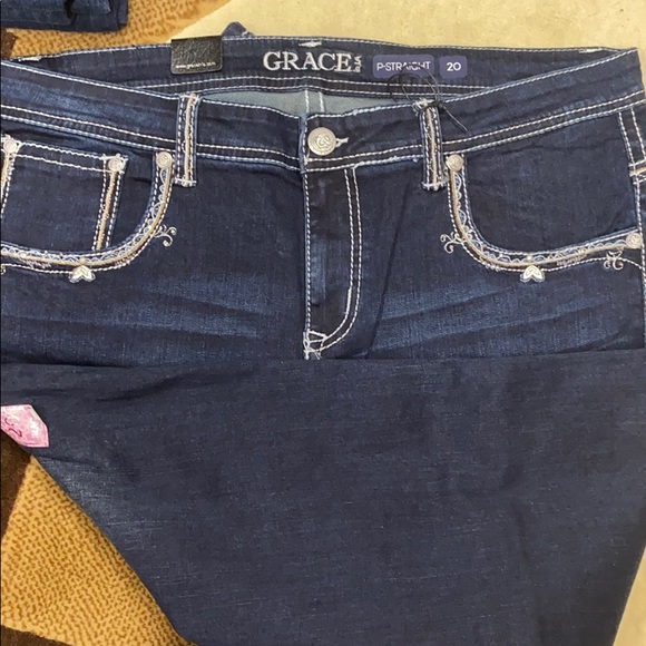 Women’s Grace in LA jeans - Picture 3 of 3